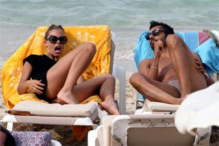 Costanza Caracciolo feet photo thumbnail