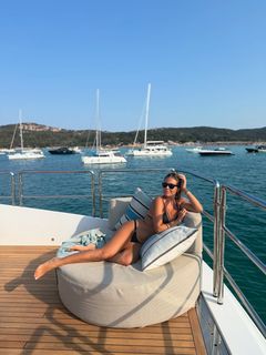 Costanza Caracciolo feet photo thumbnail