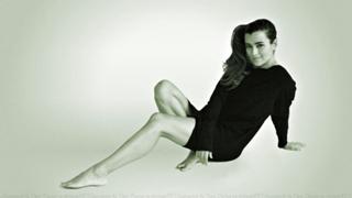 Cote de Pablo feet photo thumbnail