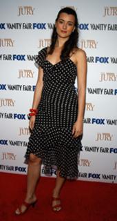 Cote de Pablo feet photo thumbnail