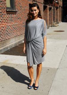 Cote de Pablo feet photo thumbnail