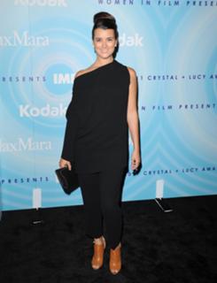 Cote de Pablo feet photo thumbnail