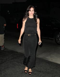 Courteney Cox feet photo thumbnail