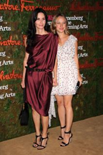 Courteney Cox feet photo thumbnail