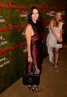 Courteney Cox feet photo thumbnail