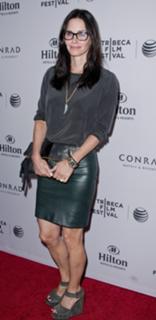 Courteney Cox feet photo thumbnail