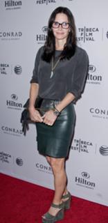 Courteney Cox feet photo thumbnail