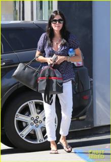 Courteney Cox feet photo thumbnail