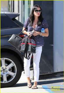 Courteney Cox feet photo thumbnail