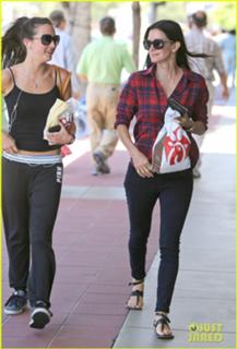 Courteney Cox feet photo thumbnail