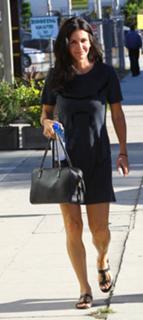 Courteney Cox feet photo thumbnail