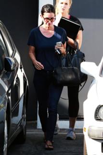 Courteney Cox feet photo thumbnail