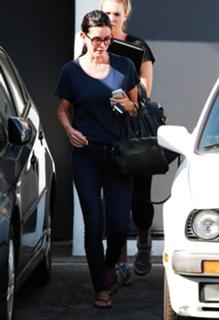 Courteney Cox feet photo thumbnail