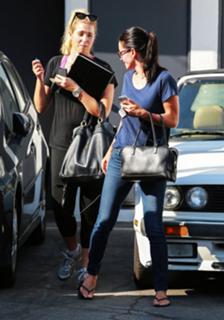 Courteney Cox feet photo thumbnail