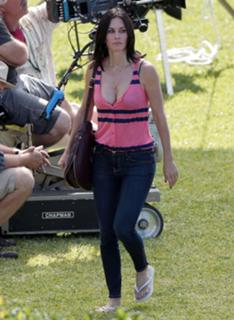 Courteney Cox feet photo thumbnail