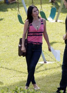 Courteney Cox feet photo thumbnail