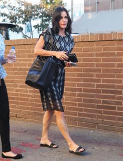 Courteney Cox feet photo thumbnail