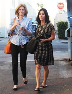 Courteney Cox feet photo thumbnail