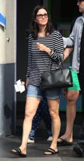 Courteney Cox feet photo thumbnail