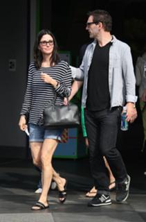 Courteney Cox feet photo thumbnail