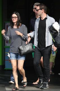 Courteney Cox feet photo thumbnail