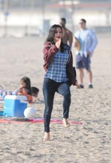 Courteney Cox feet photo thumbnail