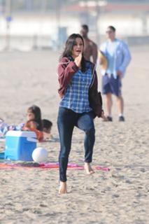 Courteney Cox feet photo thumbnail