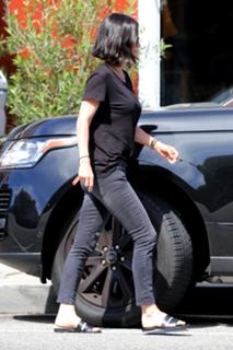 Courteney Cox feet photo thumbnail