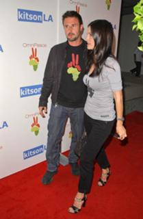 Courteney Cox feet photo thumbnail