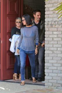 Courteney Cox feet photo thumbnail