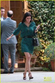 Courteney Cox feet photo thumbnail
