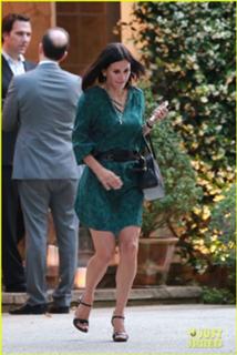 Courteney Cox feet photo thumbnail