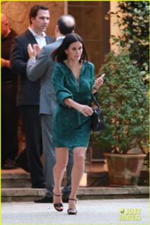 Courteney Cox feet photo thumbnail