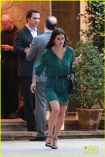 Courteney Cox feet photo thumbnail