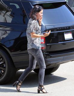 Courteney Cox feet photo thumbnail