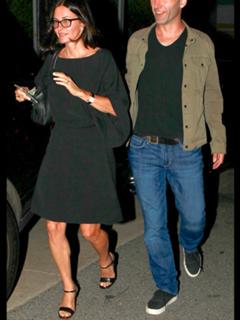 Courteney Cox feet photo thumbnail
