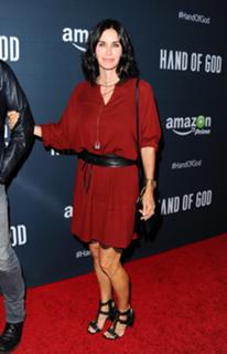 Courteney Cox feet photo thumbnail