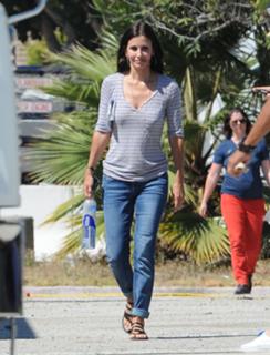 Courteney Cox feet photo thumbnail