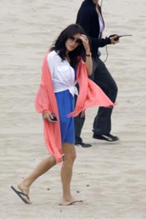 Courteney Cox feet photo thumbnail