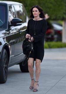 Courteney Cox feet photo thumbnail