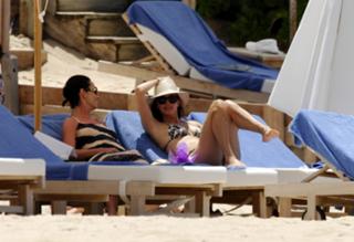 Courteney Cox feet photo thumbnail