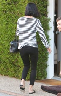 Courteney Cox feet photo thumbnail