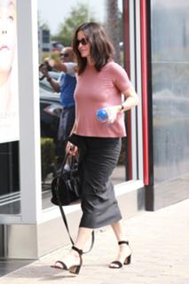 Courteney Cox feet photo thumbnail