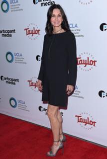 Courteney Cox feet photo thumbnail