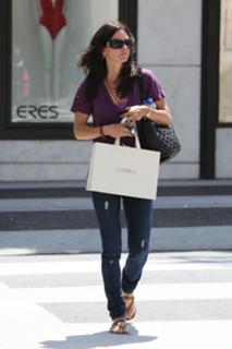 Courteney Cox feet photo thumbnail