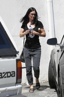 Courteney Cox feet photo thumbnail