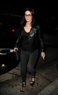 Courteney Cox feet photo thumbnail