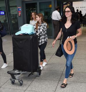 Courteney Cox feet photo thumbnail