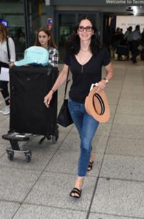 Courteney Cox feet photo thumbnail
