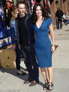 Courteney Cox feet photo thumbnail